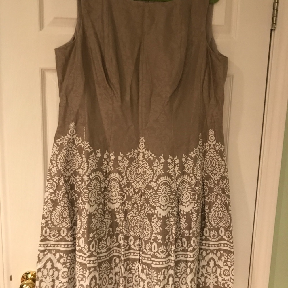Women’s Jones New York sleeveless dress size 16W.